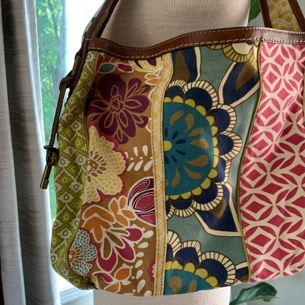 FOSSIL canvas and leather floral purse